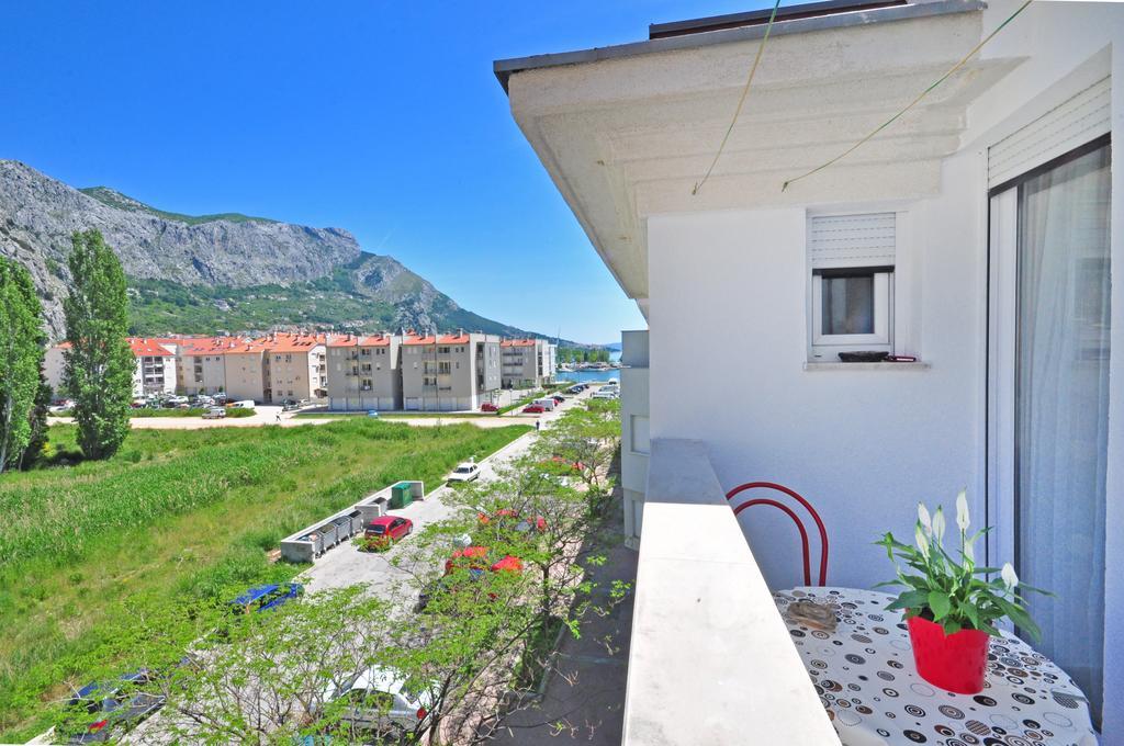Luna Omis